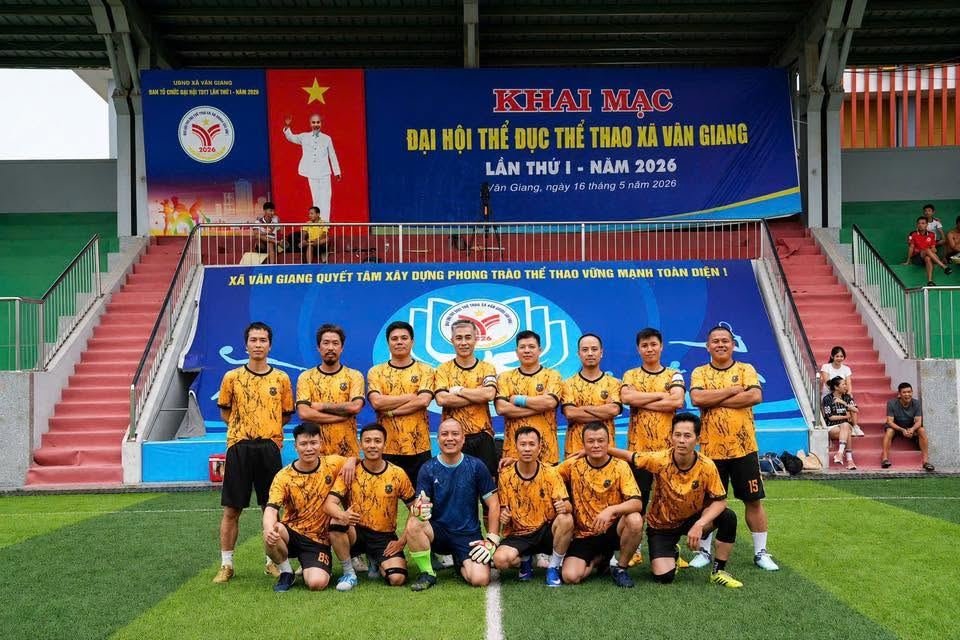 Đội hình tại đại hội thể thao xã Văn Giang